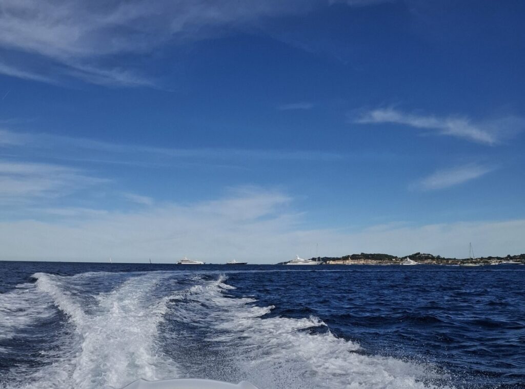 A boat at speed